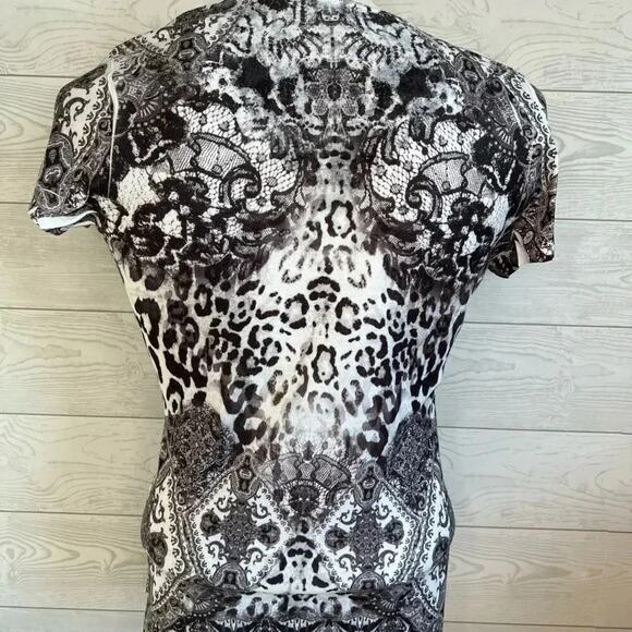 Apt 9 black & white abstract print embellished short sleeve top Size Small - Picture 4 of 6